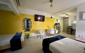 Suites Brisa Marina - Atras De Playa Regatas Y El Malecon, 6 Calles Del Acuario